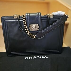 CHANEL Boy Bag - Leather